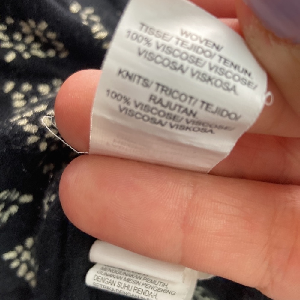 Lucky Black Pattern Split Back Top Medium - image 3